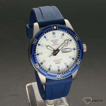 Sportowy zegarek męski w niebieskim kolorze. Tarcza zegarka jest czytelna i w jasnym odcieniu (2).jpg