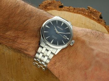 Męski zegarek Seiko PRESAGE SRPB41J1 Automatic – granatowa tarcza, stalowa bransoleta seiko ręka.jpg
