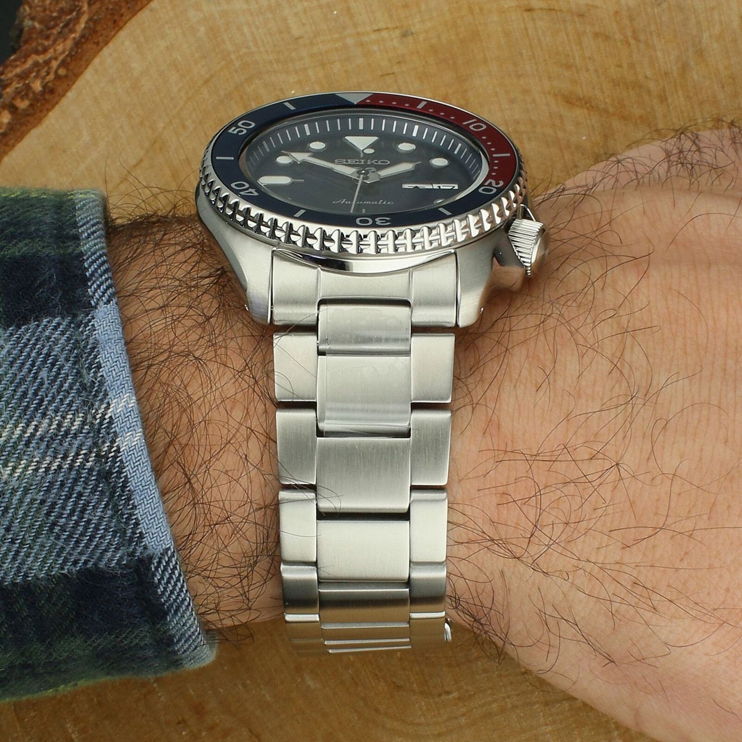 Seiko 5 Sports SRPD53K1 to zegarek męski diver inspirowany SKX. Automatyczny mechanizm Seiko 4R36, bezel “Pepsi”, granatowa tarcza, stalowa bransoleta i wodoszczelność 10 bar. Idealny dla miłośników klasycznych diverów.1.jpg