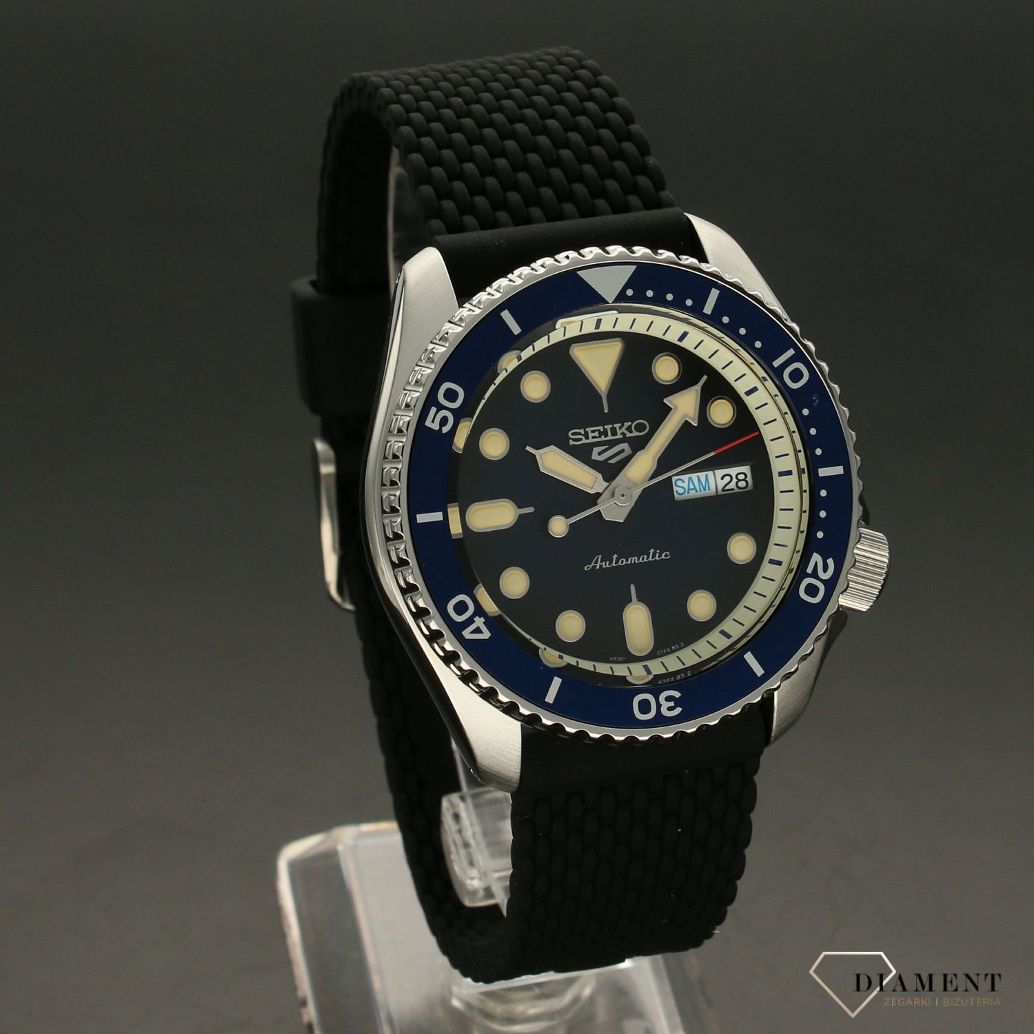 seiko 5 suits style