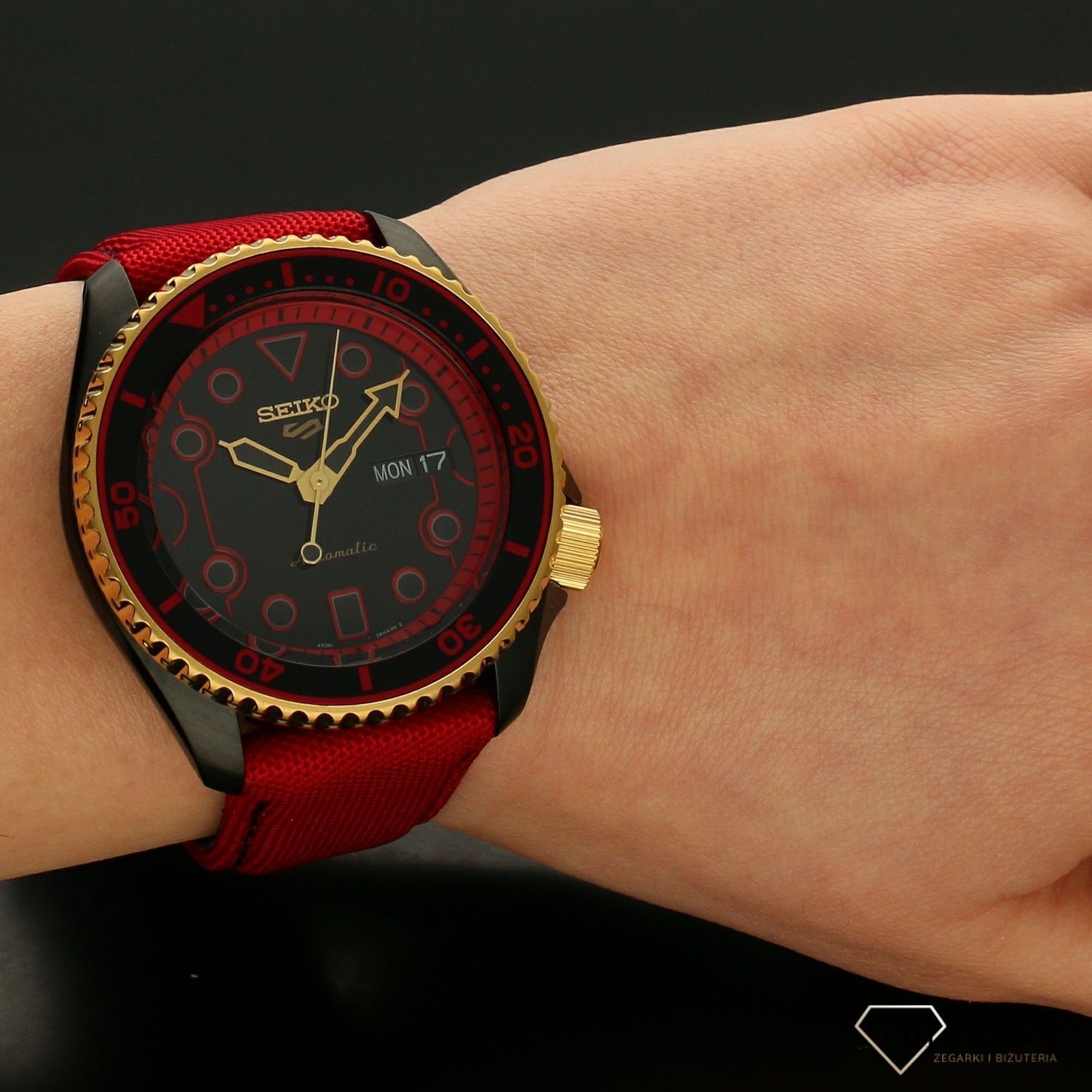 Zegarek męski Seiko Sports 5 Street Fighter V Limited Edition Czerwony SRPF20K1.jpg