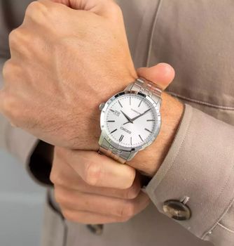 Klasyczny zegarek męski Seiko SRPH85K1 z automatycznym mechanizmem, srebrną tarczą, stalową bransoletą i wodoszczelnością 100 m (2).jpg