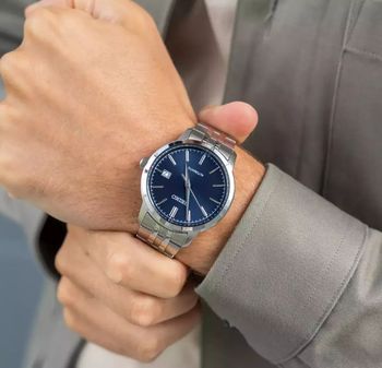 Zegarek męski Seiko SRPH87K1 z automatycznym mechanizmem 4R35, niebieską tarczą, stalową bransoletą i wodoszczelnością 100 m (1).jpg