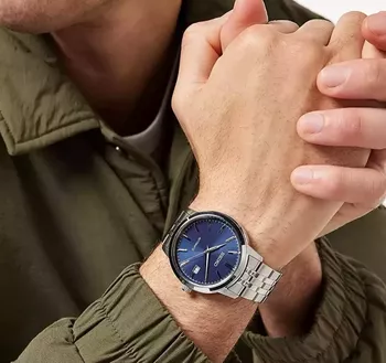 Zegarek męski Seiko SRPH87K1 z automatycznym mechanizmem 4R35, niebieską tarczą, stalową bransoletą i wodoszczelnością 100 m (1).webp