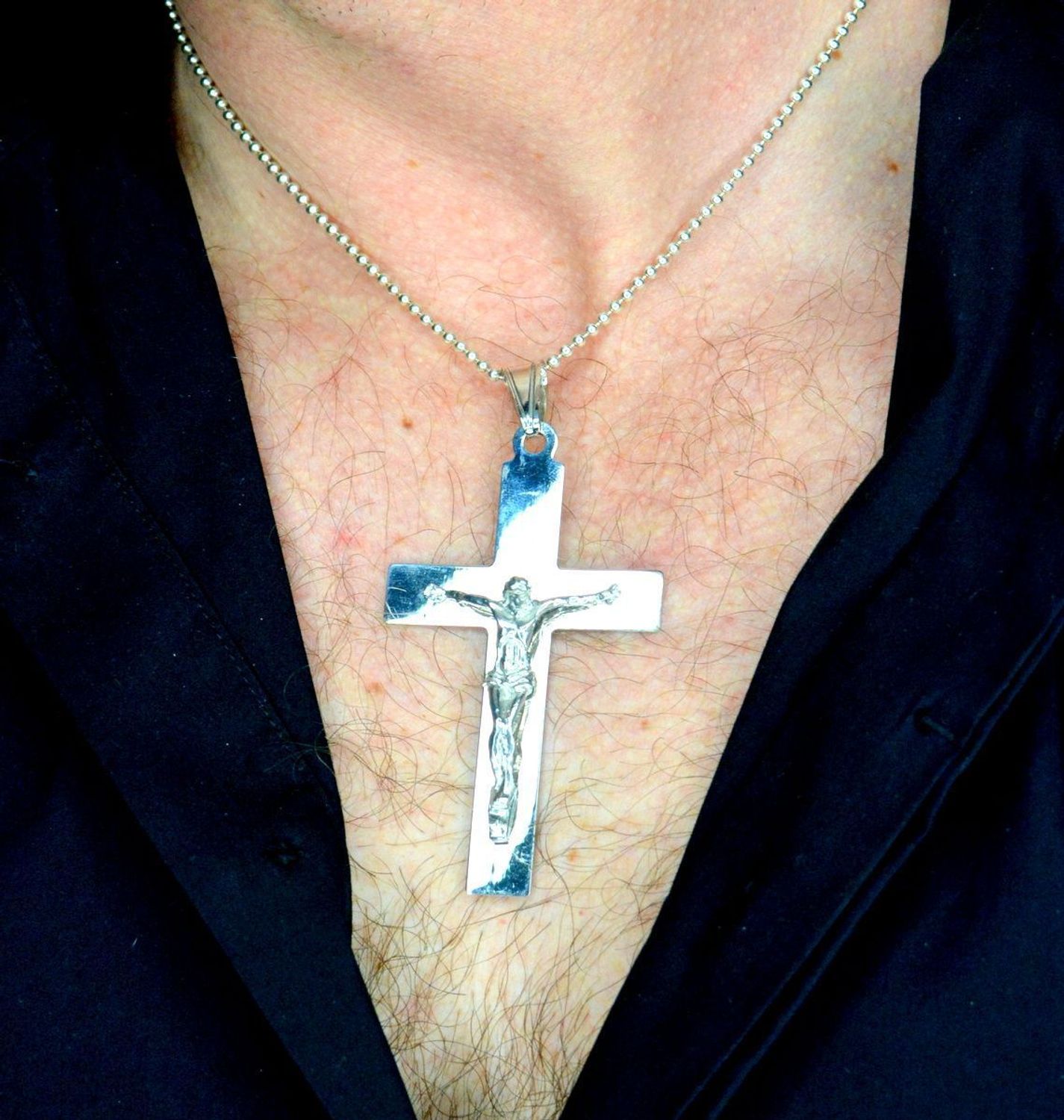 Duży krzyż srebrny męski 8 cm SRZ000000-029. Duży srebrny krzyż. Duży krzyż srebrny na prezent. Srebrna zawieszka krzyż z wizerunkiem. Krzyż srebrny męski..jpg