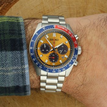 Seiko Prospex Speedtimer Solar SSC947P1 to męski zegarek sportowy z pomarańczową tarczą, chronografem, wskaźnikiem 24h, szafirowym szkłem i wodoodpornością 10 bar. Mechanizm solarny Seiko V192 – brak konieczności 2.jpg