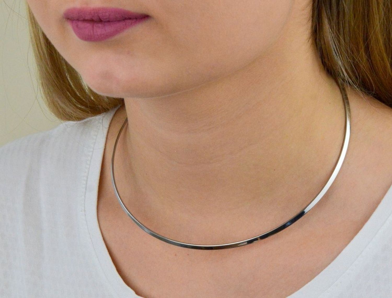 Naszyjnik Sztywna Obroża SSOT78-188. Naszyjnik damski sztywny. Naszyjnik damski typu obroża. Damski naszyjnik idealny do wieczorowych stylizacji. Idealny pomysł na prezent. I.jpg