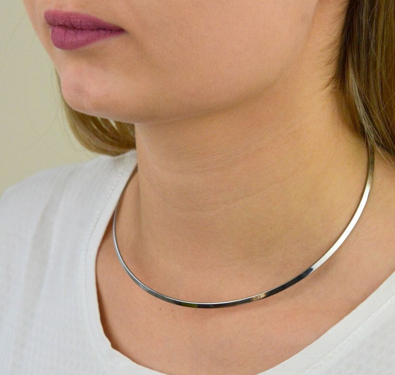 Naszyjnik Sztywna Obroża SSOT78-188. Naszyjnik damski sztywny. Naszyjnik damski typu obroża. Damski naszyjnik idealny do wieczorowych stylizacji. Idealny pomysł na prezent. I.jpg