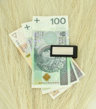 Klips do banknotów JVD stalowy SSSZ0002XE80000💰✨ Klips do banknotów JVD – stalowy z czarnym dodatkiem ✨💰1.jpg
