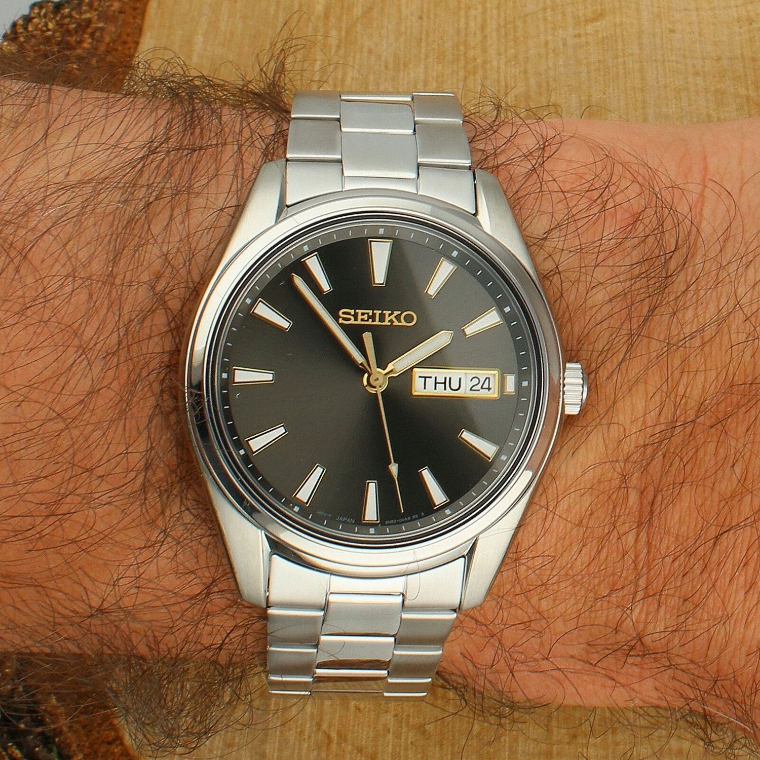 Zegarek męski na bransolecie Seiko z podwójnym datownikiem SUR343P1.webp