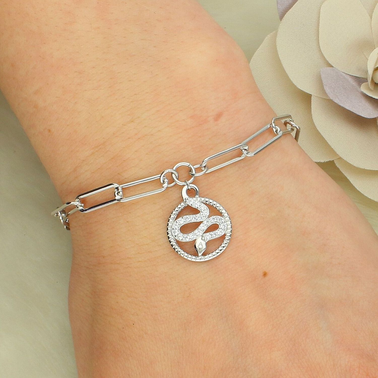 Srebrna bransoletka Wąż – wzór spinaczy z wiszącą zawieszką.png