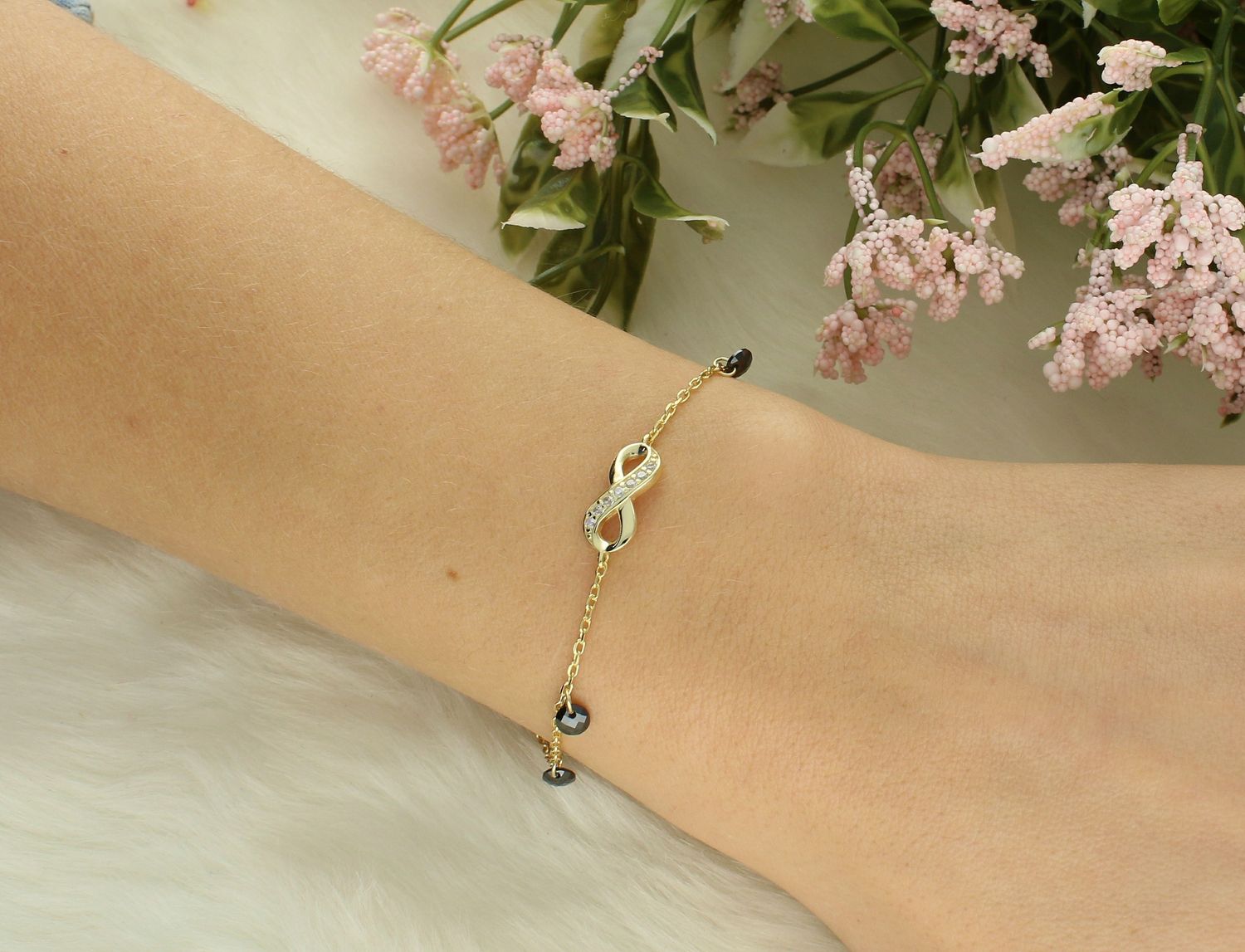 Srebrna bransoletka damska 925 pozłacana ze znakiem nieskończoności SVLB0364XH2GO. Srebrna bransoletka damska. Bransoletka srebrna na prezent dla kobiety. Bransoletka damska pozłacana. Bransoletka damska celebrytka..jpg