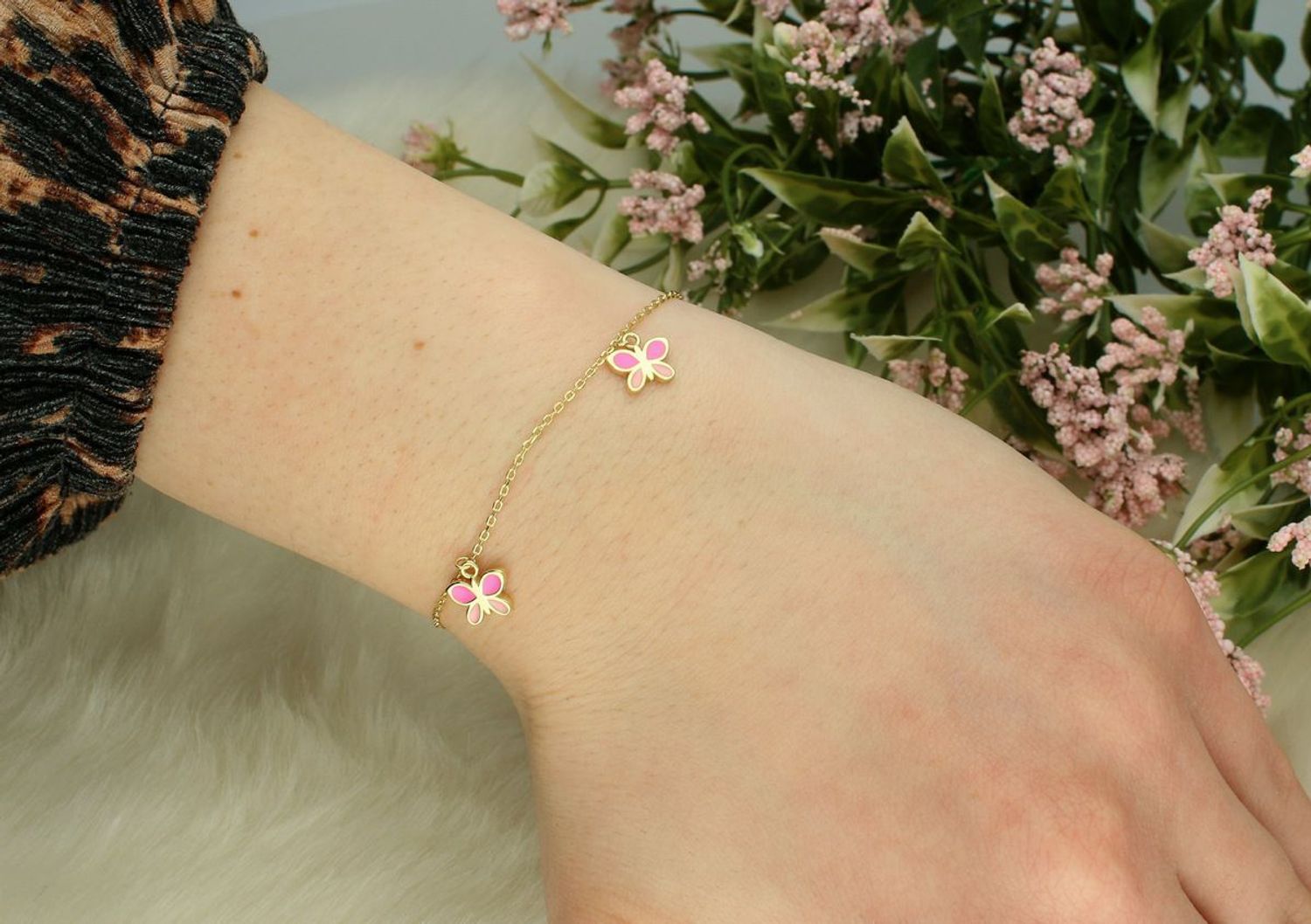 Srebrna bransoletka dziecięca 925 z różowymi motylkami SVLB0395SH2GO.  Bransoletka srebrna dziecięca. Bransoletka srebrna z motylkiem. Bransoletka z motylkiem. Bransoletka idealna na prezent dla dziewczynki..jpg