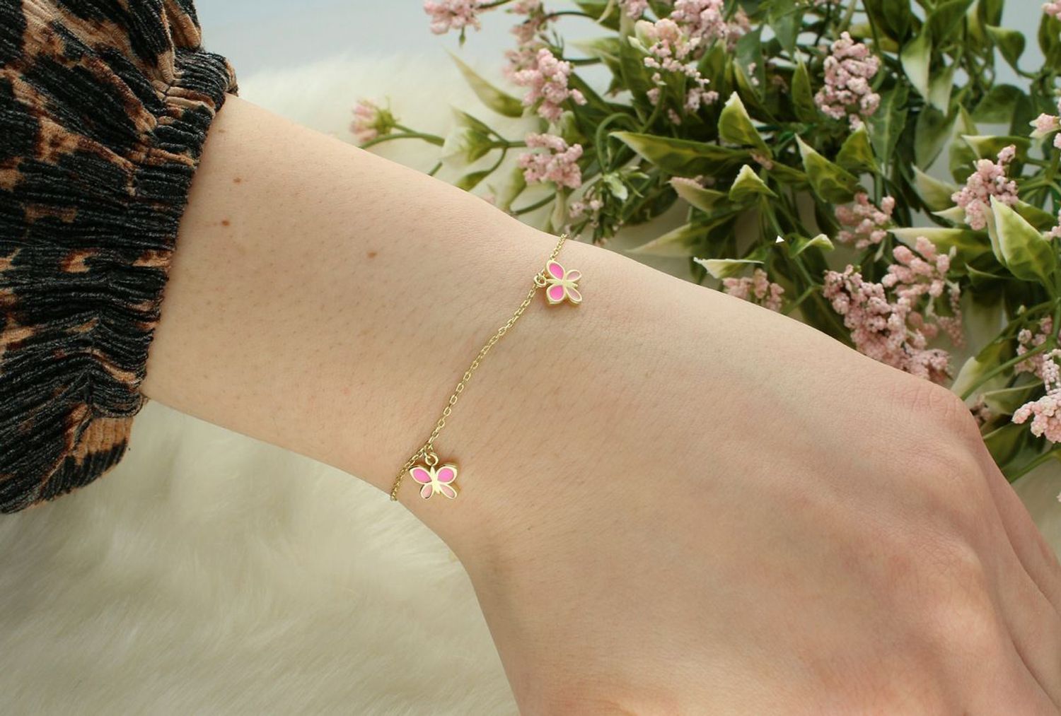 Srebrna bransoletka dziecięca 925 z różowymi motylkami SVLB0395SH2GO.  Bransoletka srebrna dziecięca. Bransoletka srebrna z motylkiem. Bransoletka z motylkiem. Bransoletka idealna na prezent dla dziewczynki..jpg