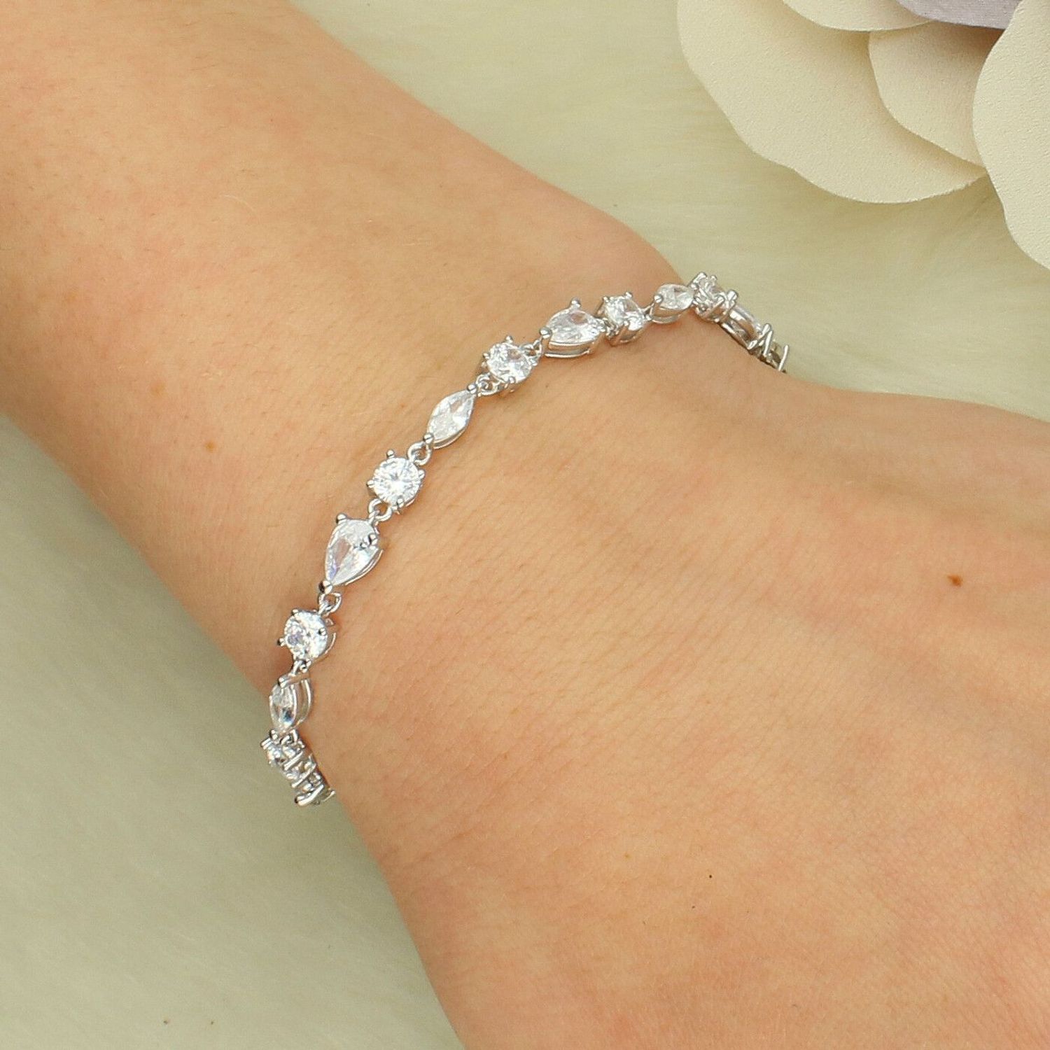 Srebrna bransoletka Cyrkonia – pełna blasku biżuteria 925.png