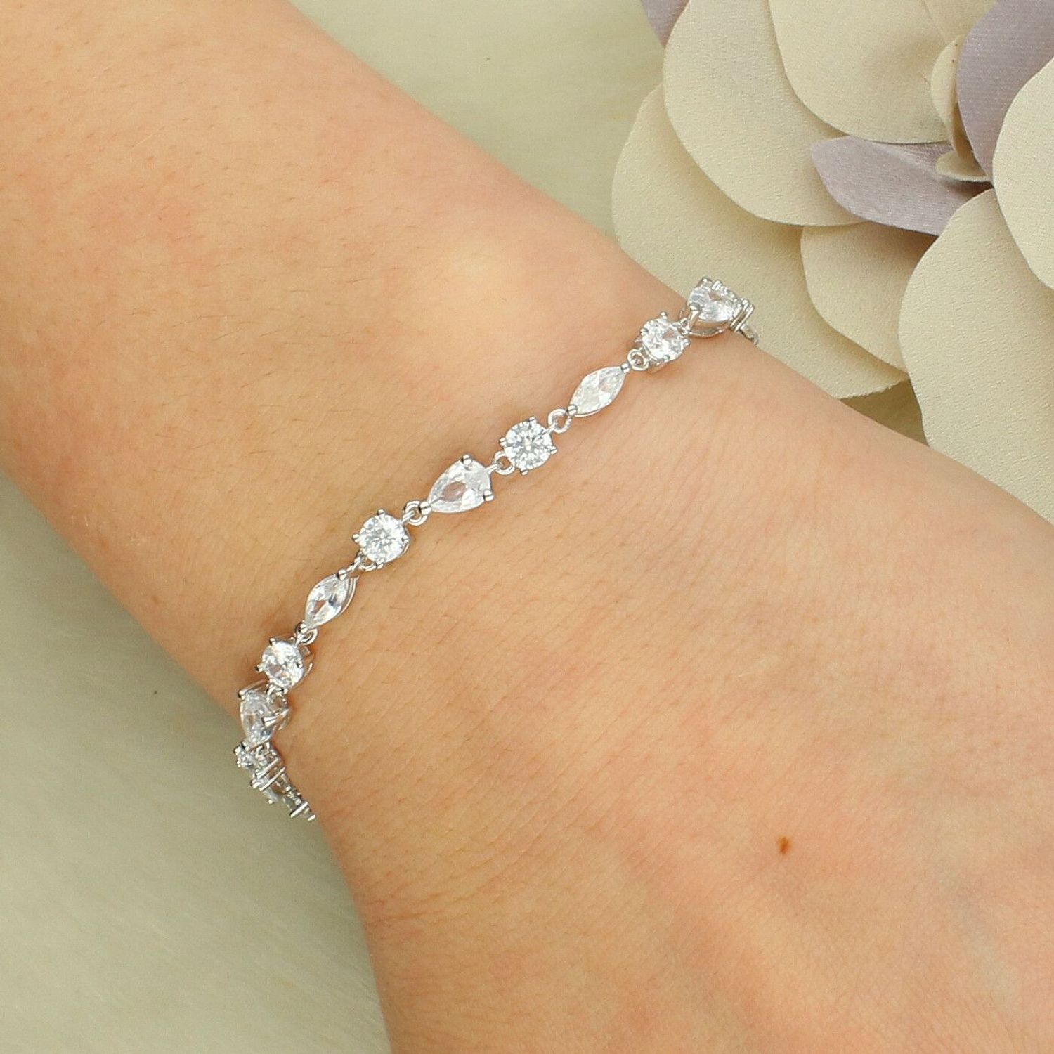 Srebrna bransoletka Cyrkonia – pełna blasku biżuteria 925.png