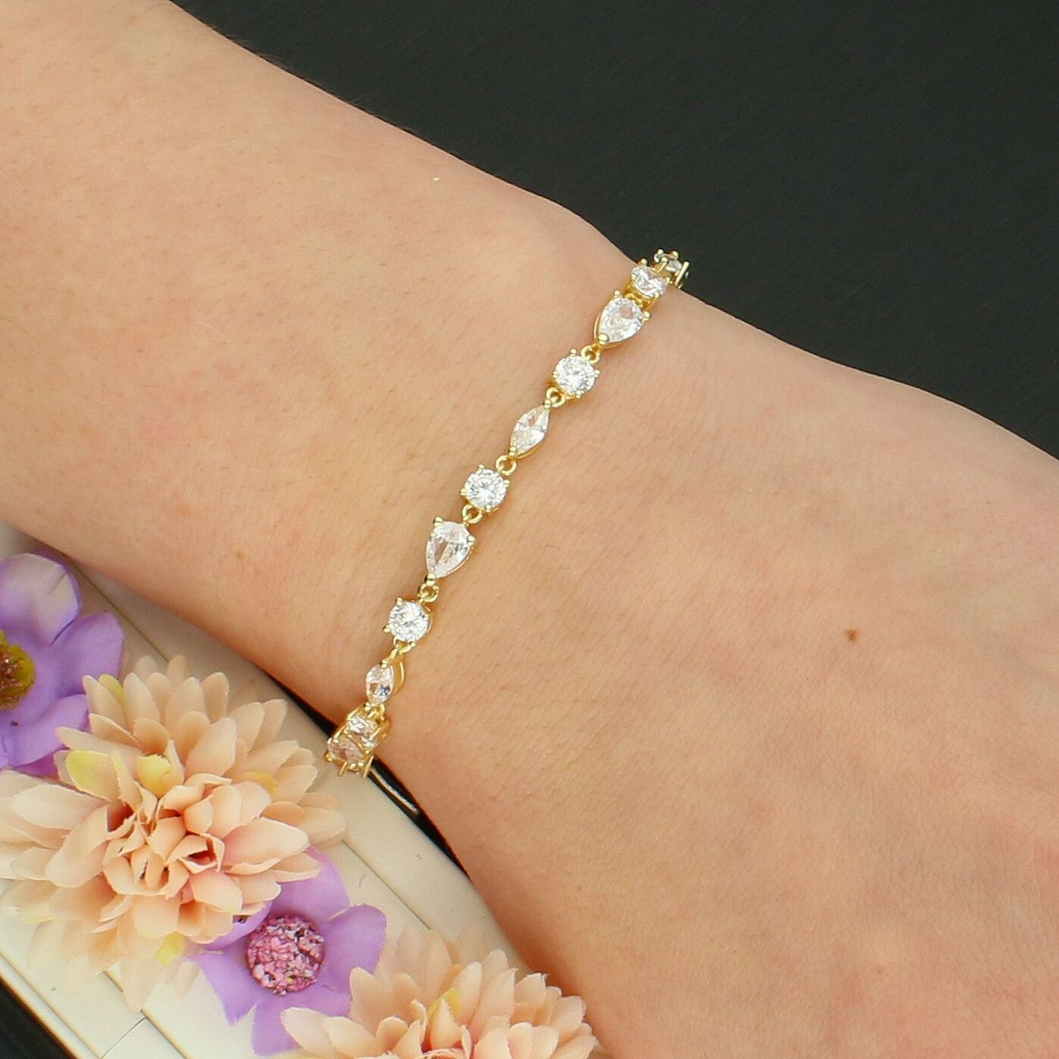 Pozłacana srebrna bransoletka z błyszczącymi kryształami – regulowana 17–20 cm.jpg