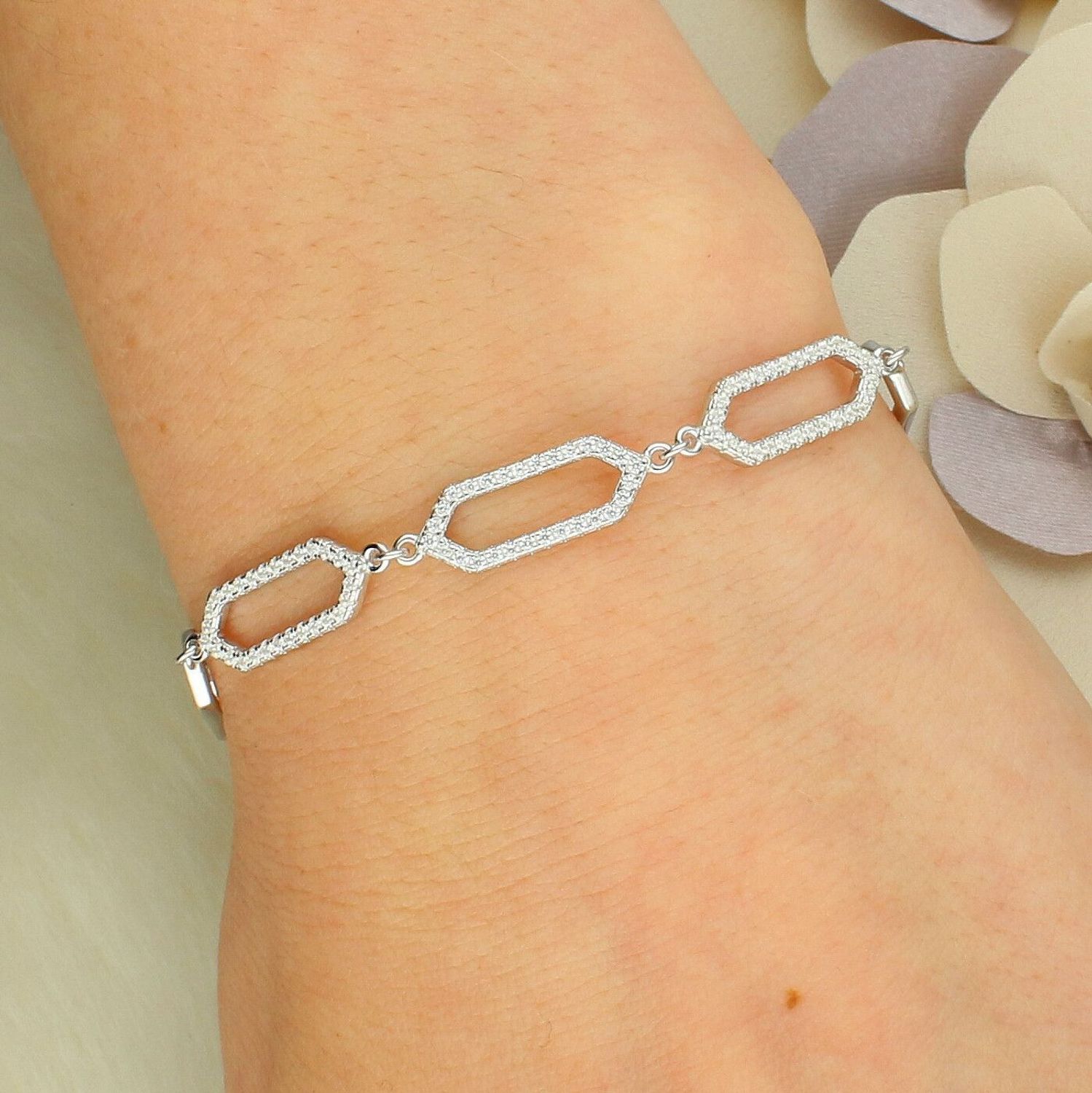 Srebrna bransoletka z geometrycznymi ogniwami i cyrkonią SVLB0951SH2BI.png