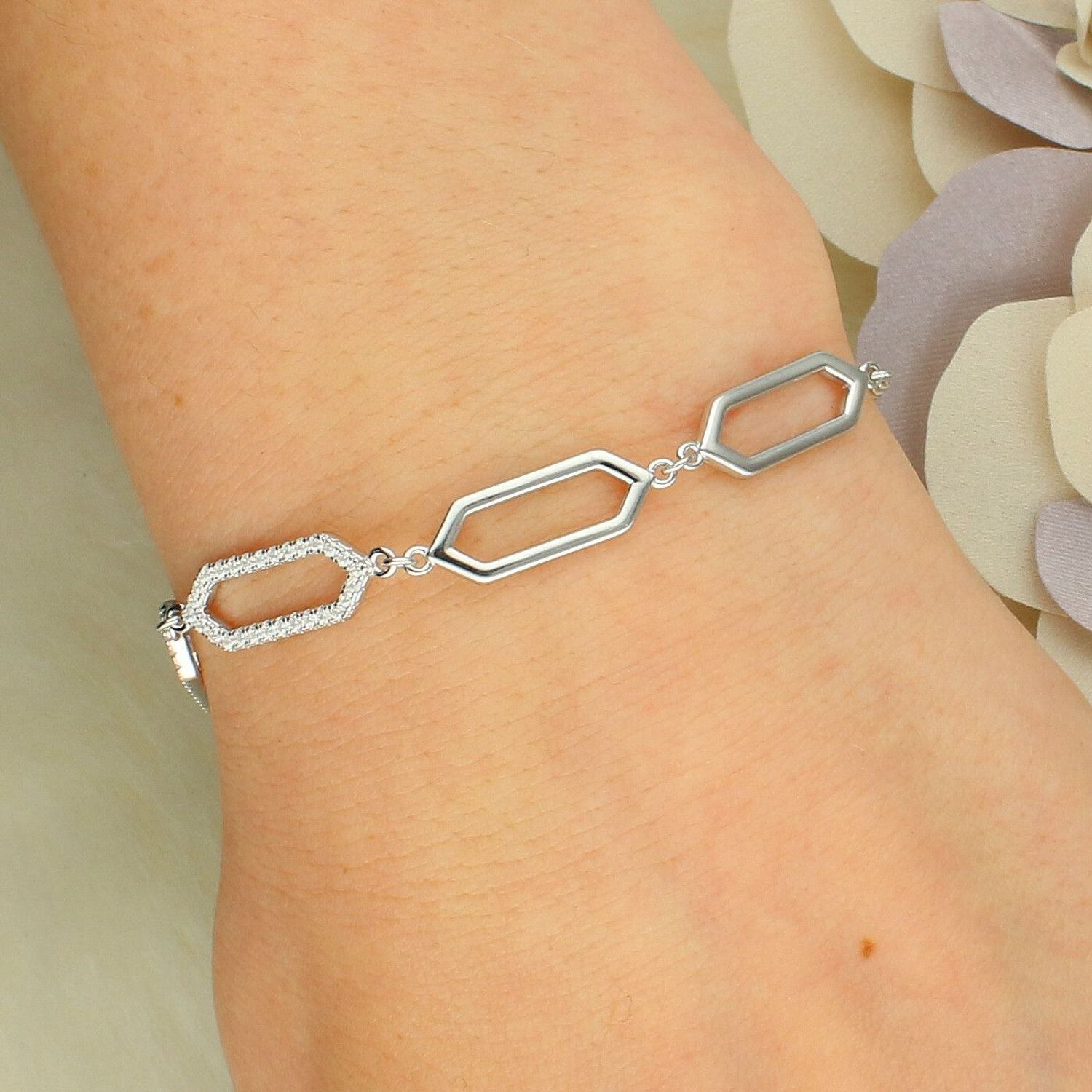 Srebrna bransoletka z geometrycznymi ogniwami i cyrkonią SVLB0951SH2BI.png