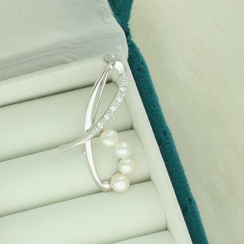 Broszka srebrna 925 z perłami i cyrkonią – zaokrąglony kształt  SVLD0005XD2P100 Ag.jpg