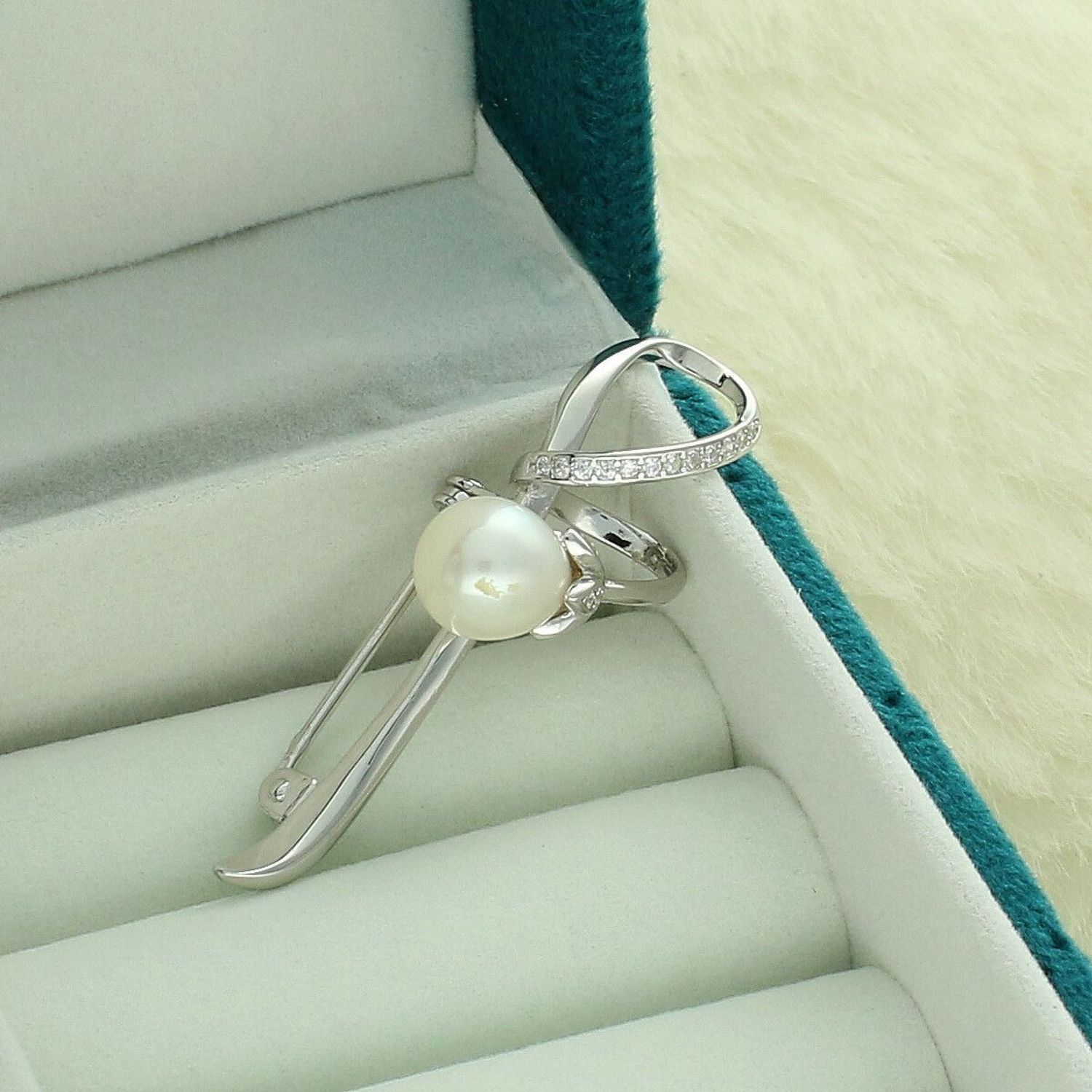 Broszka srebrna 925 kwiatek z perełką i cyrkonią  SVLD0008XD2P100 perły.jpg