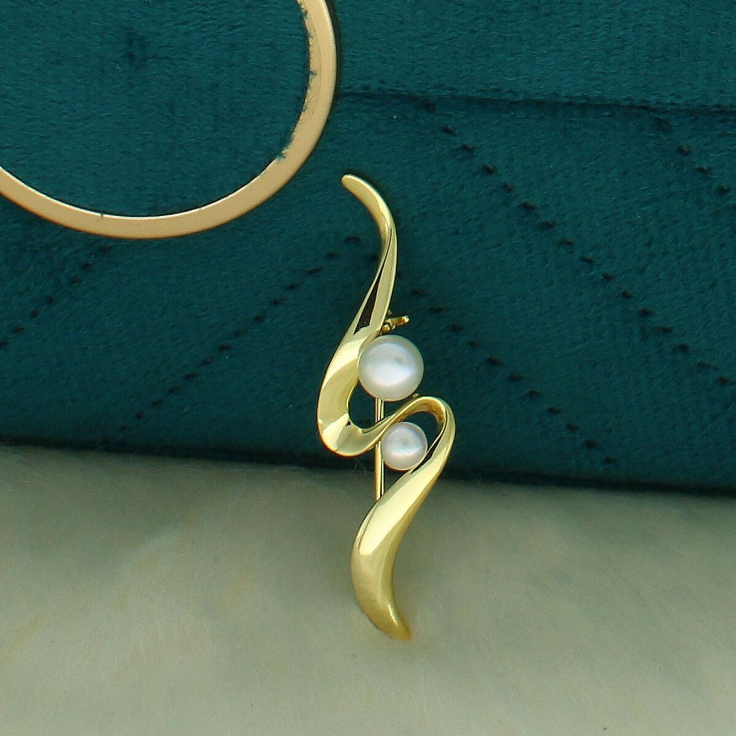 Broszka pozłacana srebrna 925 fala z perłami  SVLD0012XD2GP00 gold.jpg