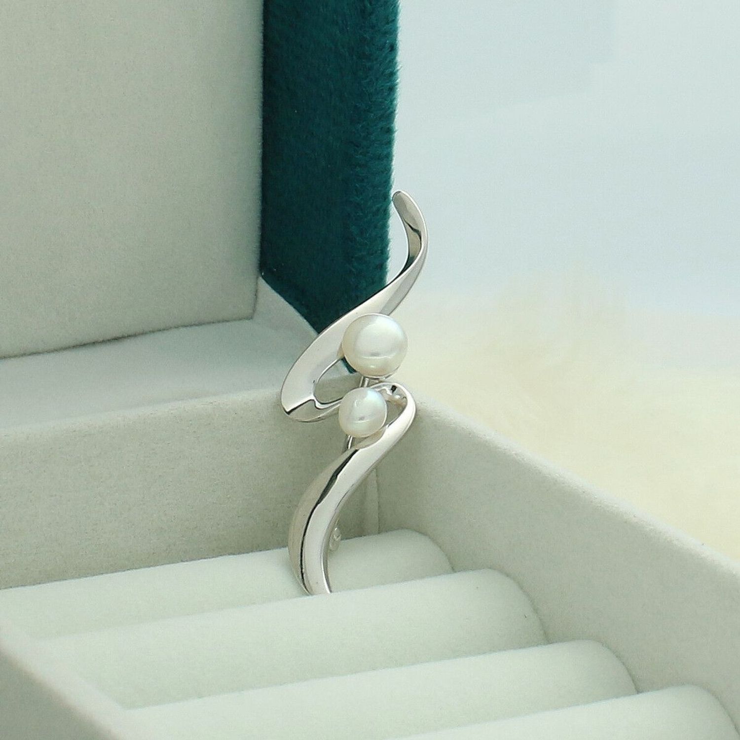 Broszka srebrna 925 z perłami – zaokrąglony kształt  SVLD0012XD2P100,.jpg