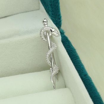 Broszka srebrna 925 Esculap grawerowana  SVLD0019XJ6BI00 Ag.jpg