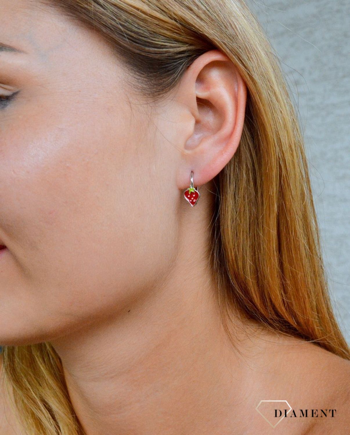 Srebrne kolczyki dla dziewczynki Wiszące Truskaweczki SVLE0436SH2SM00.jpg