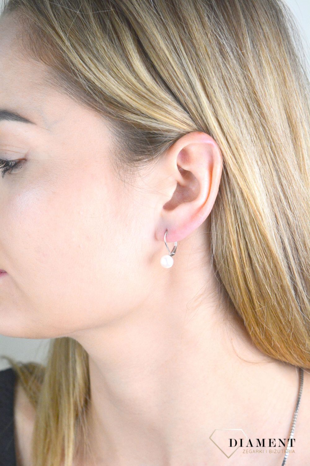Kolczyki srebrne damskie 925 z perełką SVLE0476XD2P107. Srebrne kolczyki damskie. Srebrne kolczyki z perłą. Srebrne kolczyki damskie klasyczne z perłą. Kolczyki srebrne z zapięciem na bigiel. Srebrne kolczyki damskie.jpg