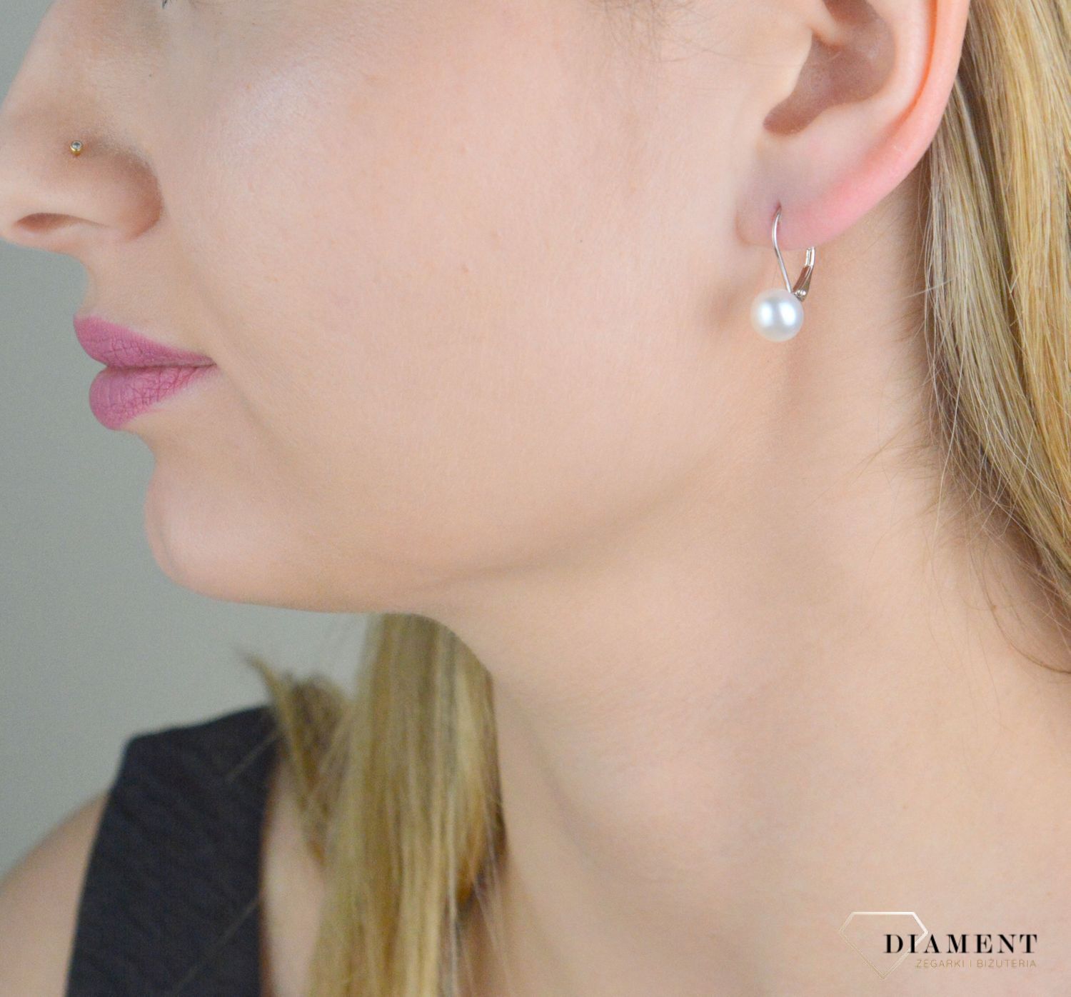 Kolczyki srebrne damskie 925 z perełką SVLE0476XD2P108. Srebrne kolczyki damskie. Srebrne kolczyki z perłą. Srebrne kolczyki damskie klasyczne z perłą. Kolczyki srebrne z zapięciem na bigiel. Srebrne kolczyki damskie na prez.jpg