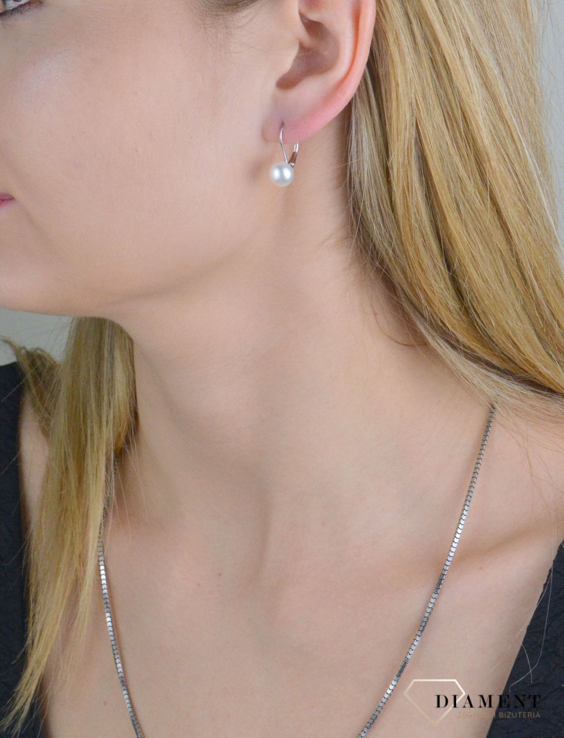 Kolczyki srebrne damskie 925 z perełką SVLE0476XD2P108. Srebrne kolczyki damskie. Srebrne kolczyki z perłą. Srebrne kolczyki damskie klasyczne z perłą. Kolczyki srebrne z zapięciem na bigiel. Srebrne kolczyki damskie na prez.jpg