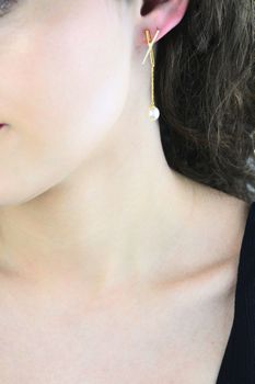 Kolczyki wiszące z cyrkoniami i perłą JVD SVLE0556SD2GP00 sztyft 5 cm ✨💎🤍 (3).jpg