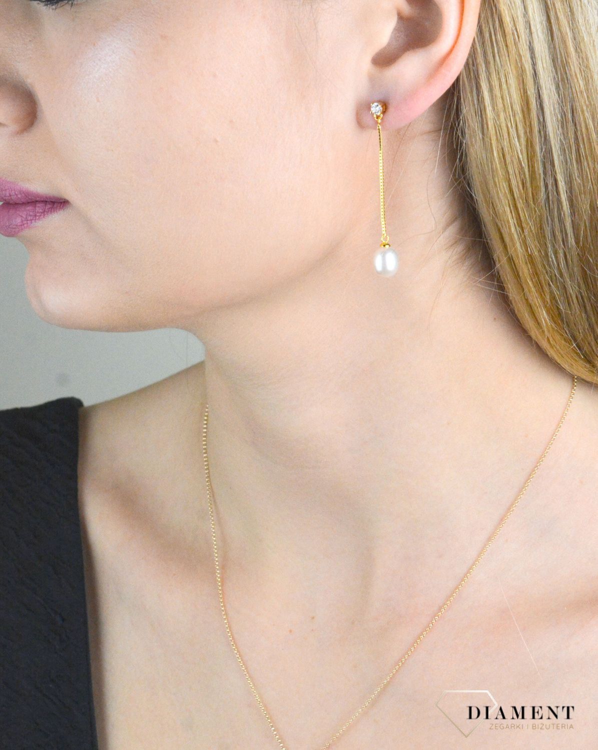 Kolczyki srebrne damskie 925 wiszące pozłacane łańcuszki z perełką SVLE0559SD2GP00.jpg