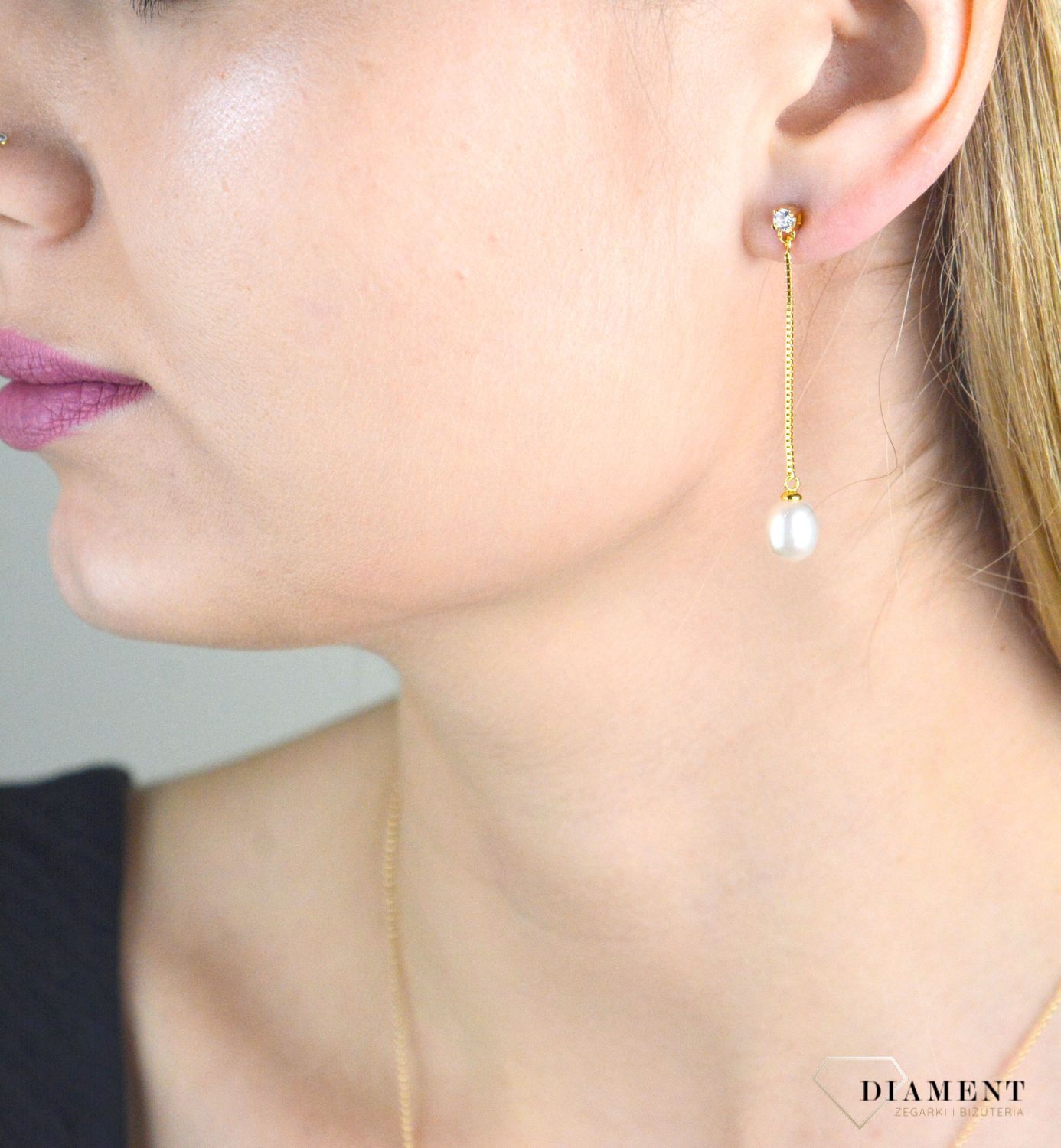 Kolczyki srebrne damskie 925 wiszące pozłacane łańcuszki z perełką SVLE0559SD2GP00.jpg