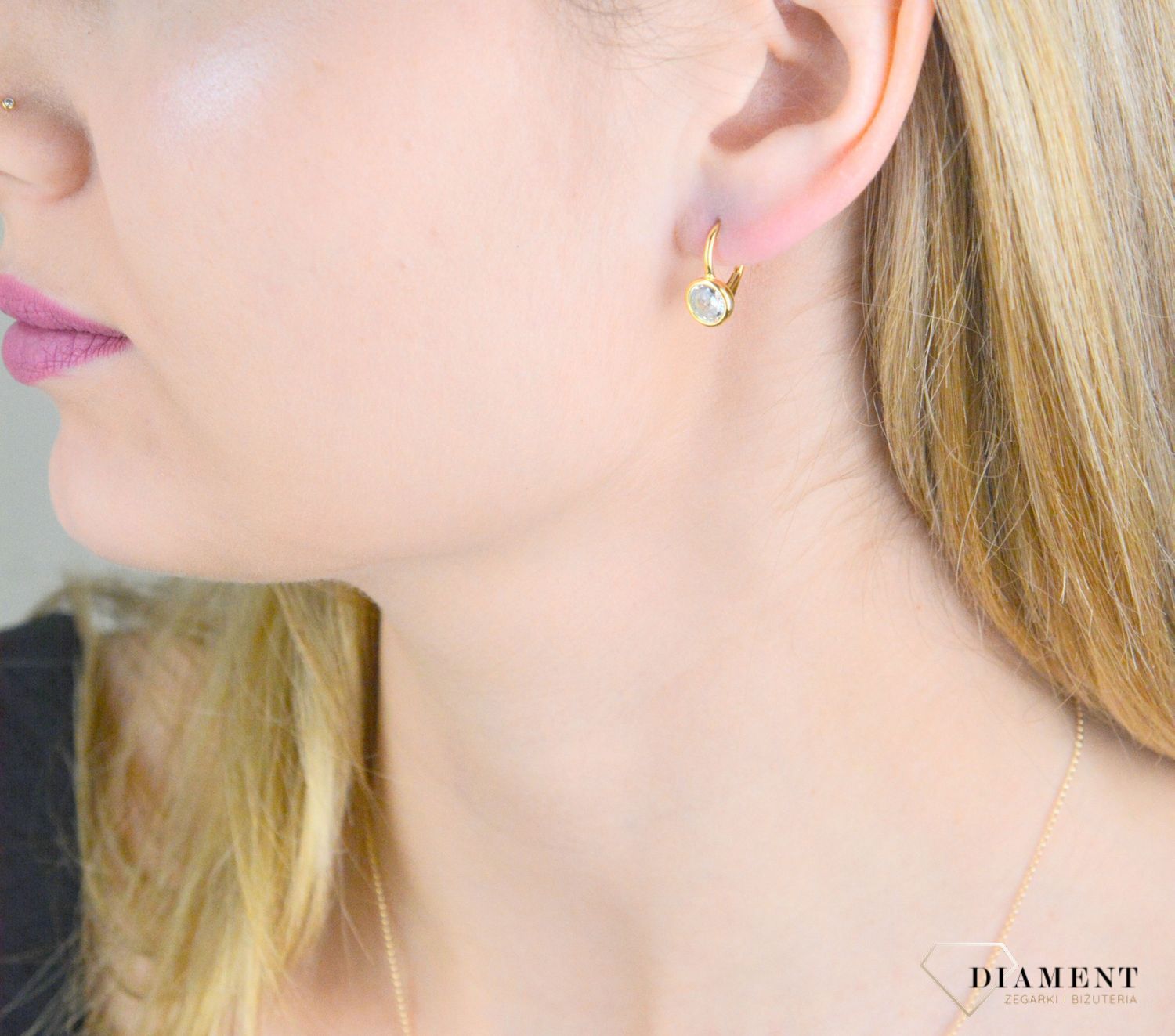 Kolczyki srebrne damskie 925 pozłacane z cyrkonią SVLE0618SH2GO00. Srebrne kolczyki damskie. Srebrne kolczyki pozłacane. Srebrne klasyczne kolczyki z zapięciem na bigiel angielski. Kolczyki damskie wiszące na prezent..jpg