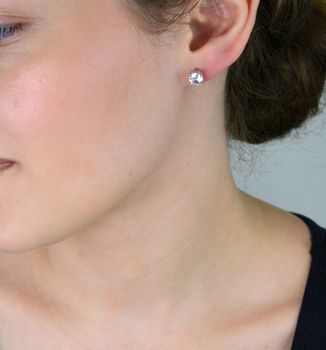 Eleganckie srebrne kolczyki z cyrkonią. Srebro 925, rodowane, wkrętki. Ponadczasowa biżuteria na każdą okazję – blask i szyk w jednym (1).JPG