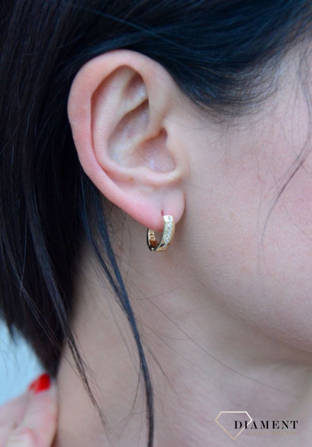 Srebrne kolczyki pozłacane z rzędem cyrkonii przez środek SVLE0649XH2GO00. Srebrne kolczyki pozłacane wykonane z najwyższej jakości srebra próby 925 w kształcie koła.jpg