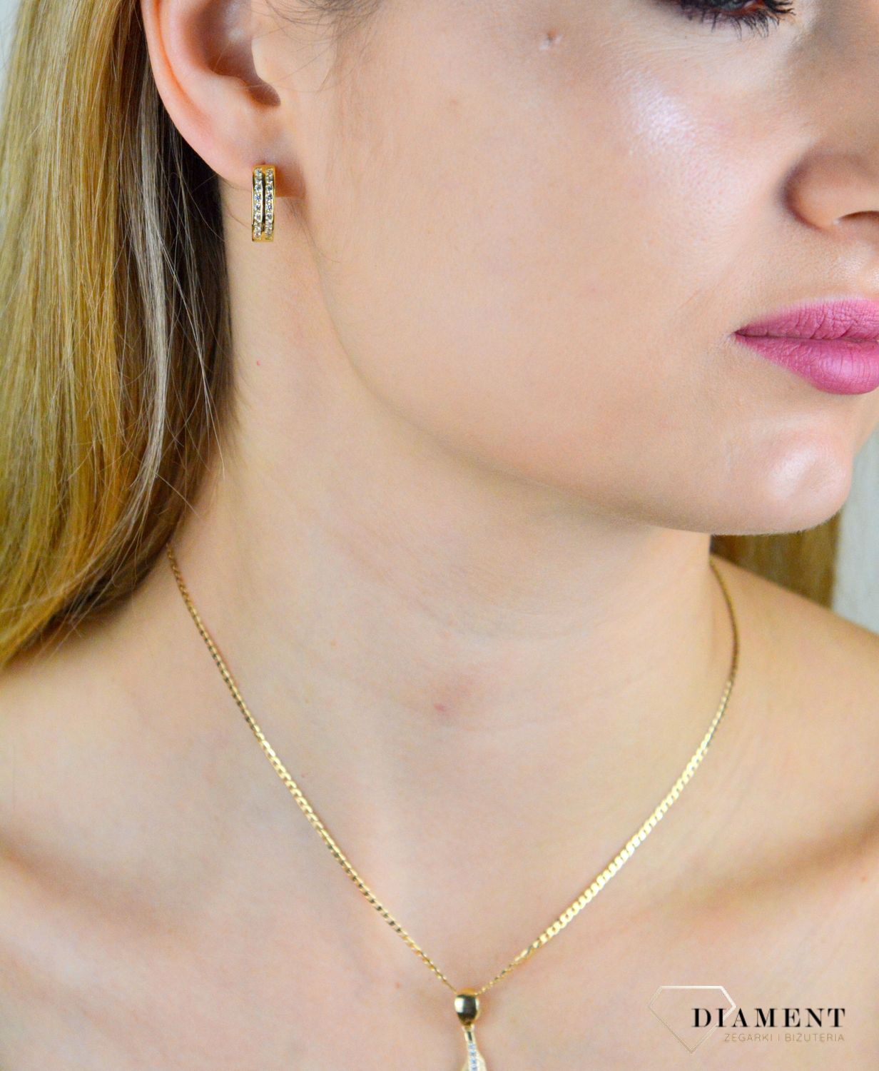 Kolczyki srebrne damskie 925 kółeczka w pozłoceniu z cyrkoniami SVLE0655XH2GO00. Srebrne kolczyki kółeczka. Srebrne kolczyki pokryte złotem. Kolczyki srebrne kółka z cyrkoniami. Kolczyki srebrne damskie kółeczka idealne na prezent..jpg