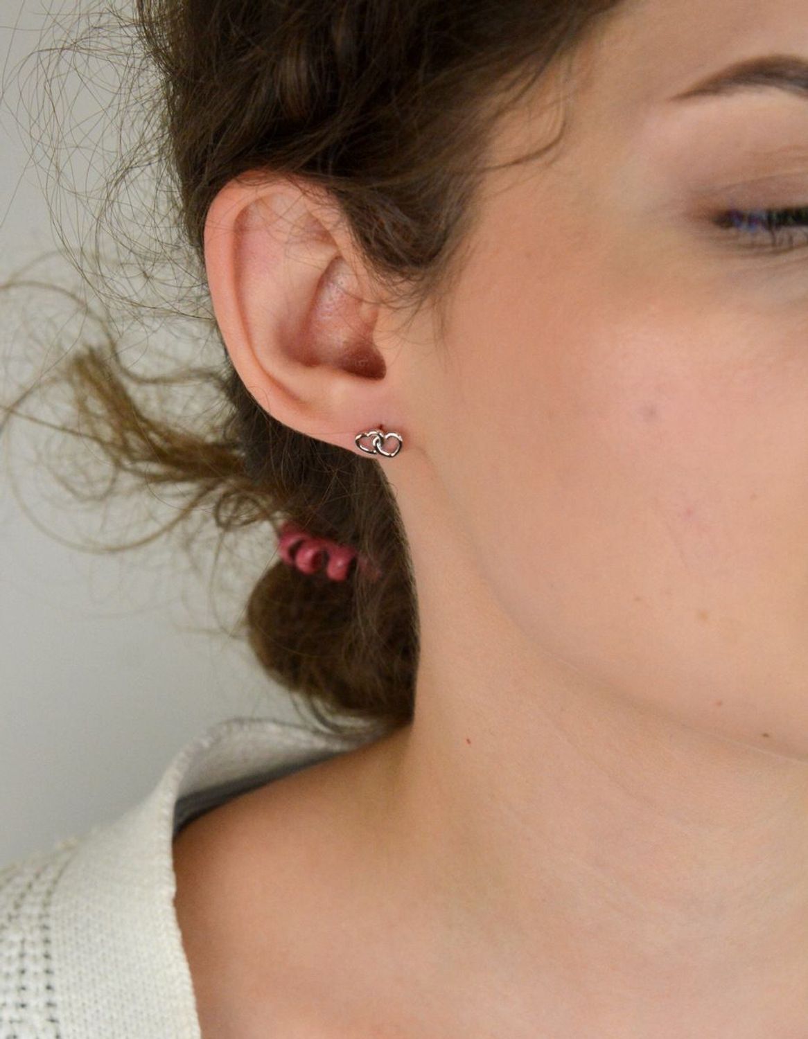 Srebrne kolczyki z podwójnym serduszkiem wkrętki - SVLE0717XH200SR.webp