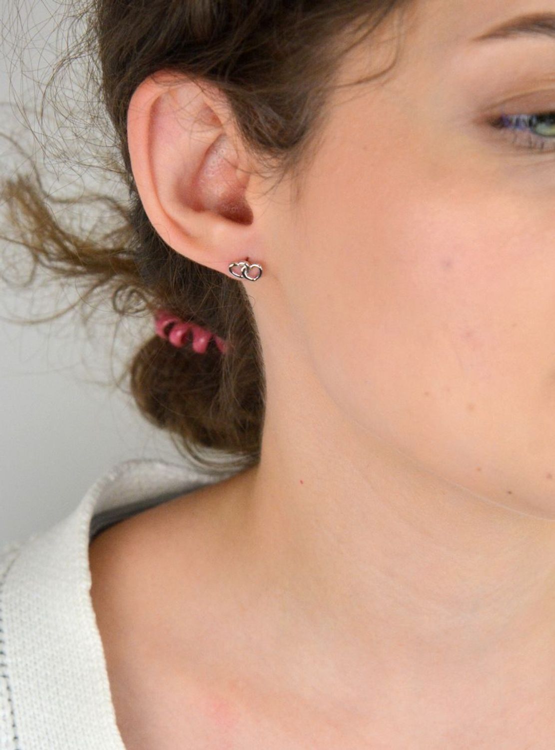 Srebrne kolczyki z podwójnym serduszkiem wkrętki - SVLE0717XH200SR.webp