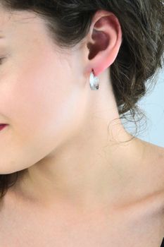 Kolczyki srebrne cyrkonie szlif rodowane zapięcie angielskie JVD SVLE0901XH2BI00 ✨💎 (3).jpg
