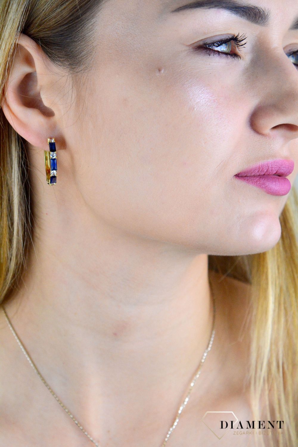 Kolczyki srebrne damskie 925 koła z niebieskimi cyrkoniami w pozłoceniu SVLE1271XH2GM00.jpg