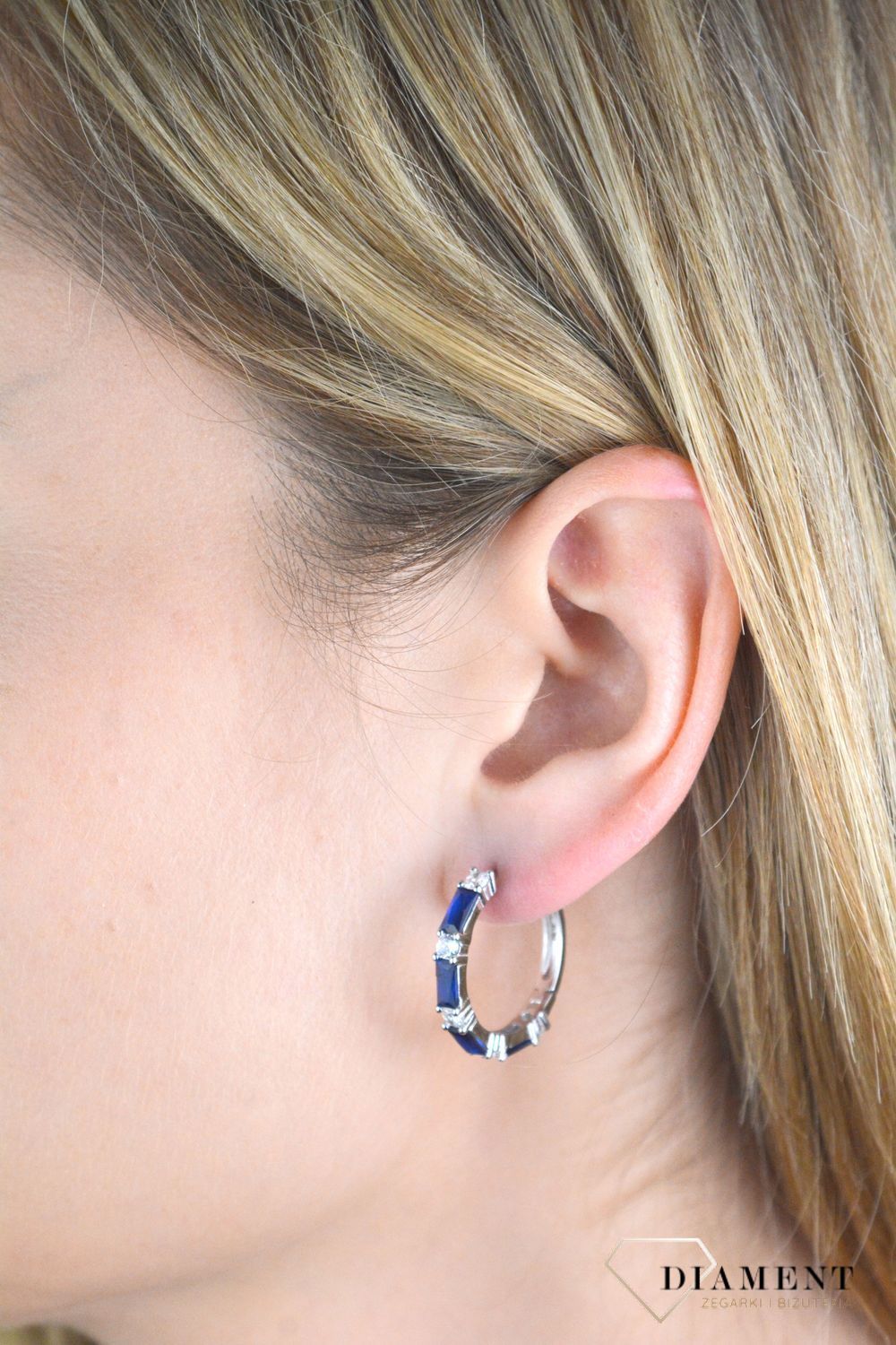 Kolczyki srebrne damskie 925 koła z niebieskimi cyrkoniami SVLE1271XH2MB00. Srebrne kolczyki koła. Srebrne kolczyki damskie. Kolczyki srebrne koła z cyrkoniami. Kolczyki z niebieskimi cyrkoniami na prezent..jpg