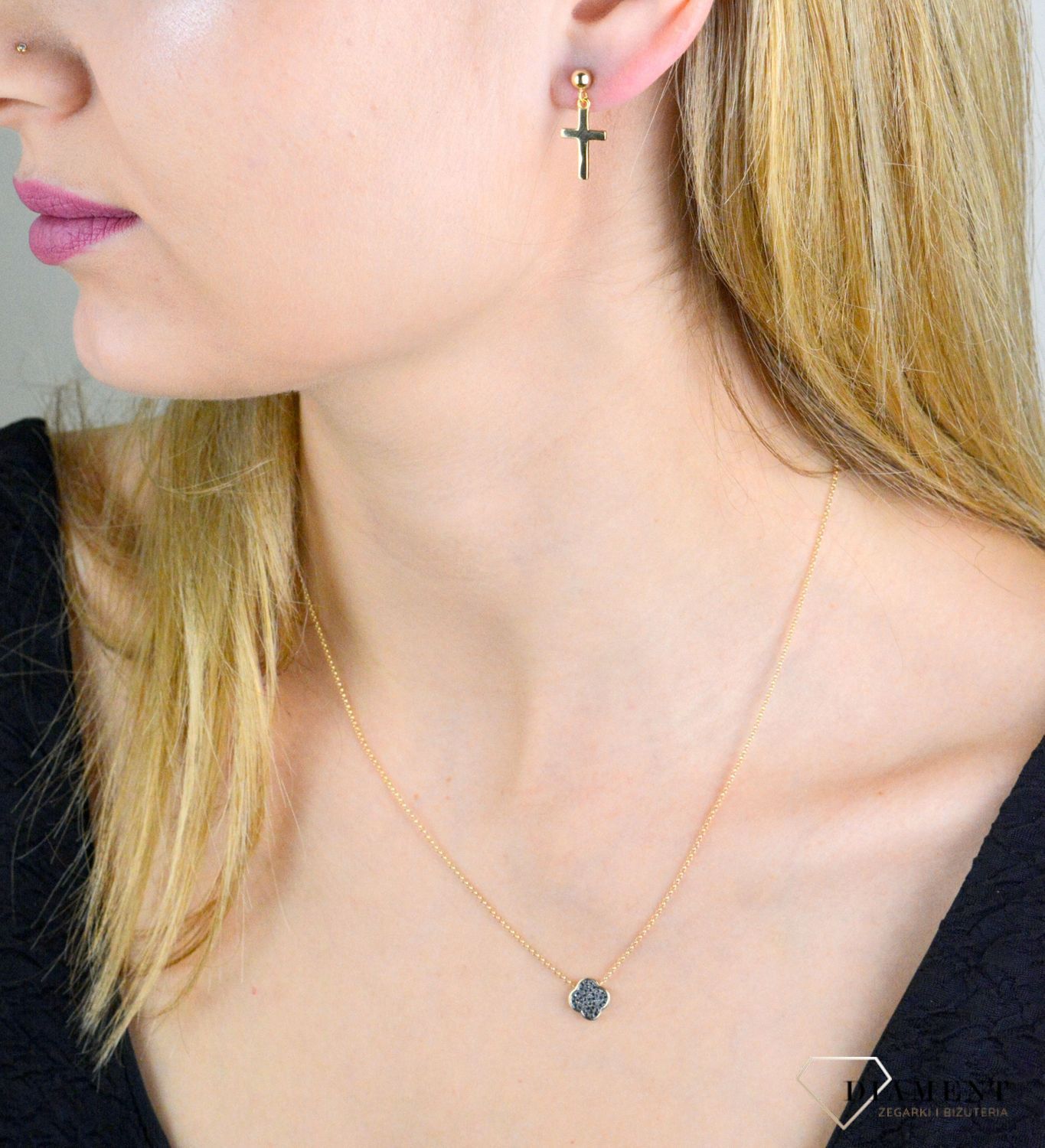 Srebrne kolczyki damskie 925 wiszące krzyżyki pozłacane SVLE1307XH2GO00. Kolczyki srebrne damskie krzyżyki. Kolczyki srebrne pozłacane. Kolczyki wkrętki krzyżyki z kuleczką. Kolczyki na sztyft idealne na prezent. Srebrne biż.jpg