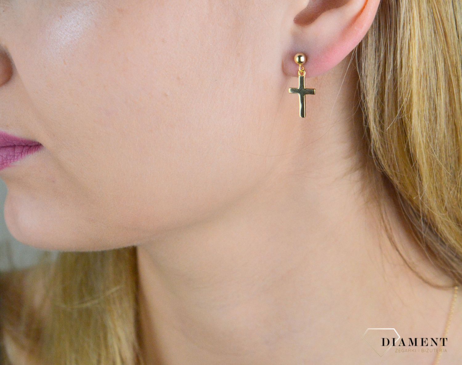 Srebrne kolczyki damskie 925 wiszące krzyżyki pozłacane SVLE1307XH2GO00. Kolczyki srebrne damskie krzyżyki. Kolczyki srebrne pozłacane. Kolczyki wkrętki krzyżyki z kuleczką. Kolczyki na sztyft idealne na prezent. Srebrne biż.jpg