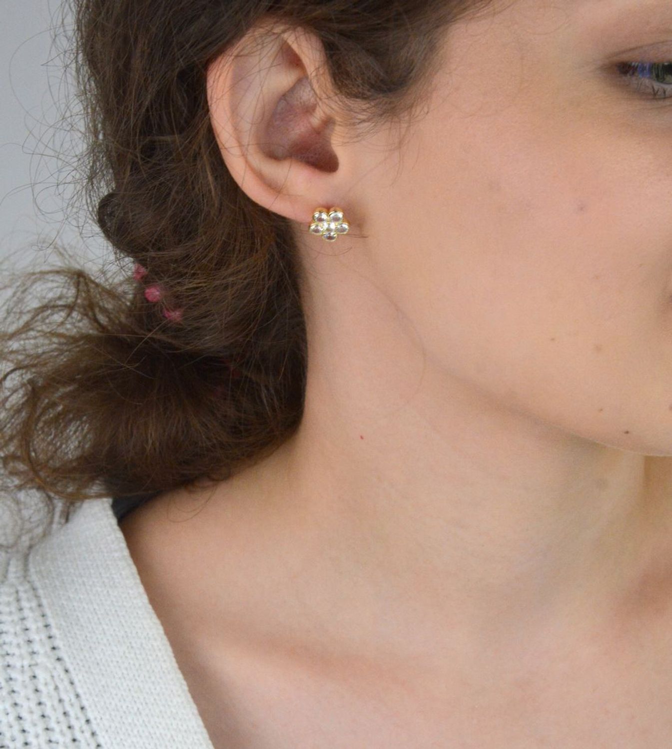 Srebrne pozłacane kolczyki damskie kwiaty z cyrkoniami - SVLE1497XH2GO00.webp