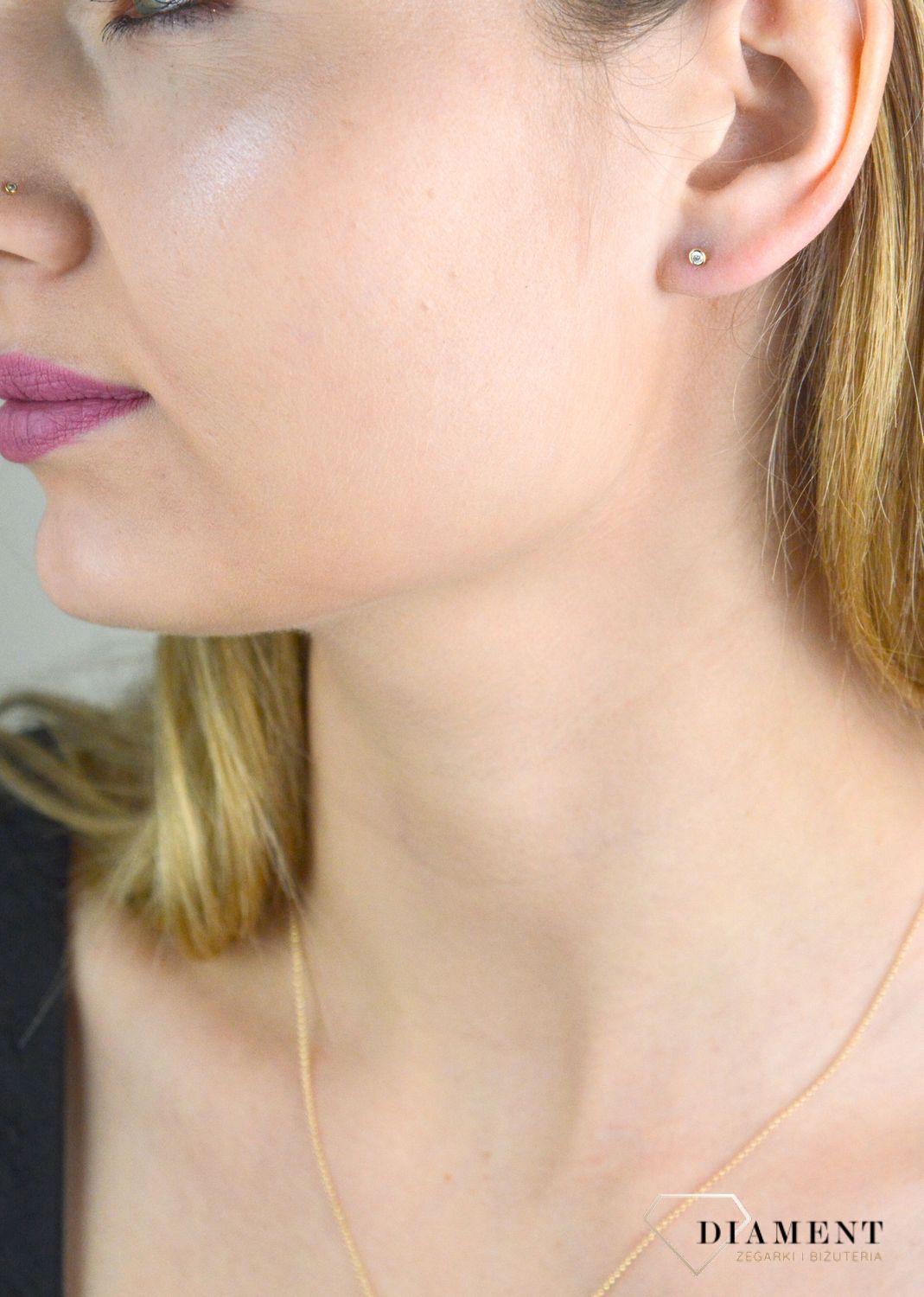 Kolczyki srebrne damskie z cyrkonią. Kolczyki srebrne pozłacane. Kolczyki wkrętki okrągłe pozłacane. Kolczyki z zakręcanym zapięciem na prezent. Srebrne biżuteria damska..jpg