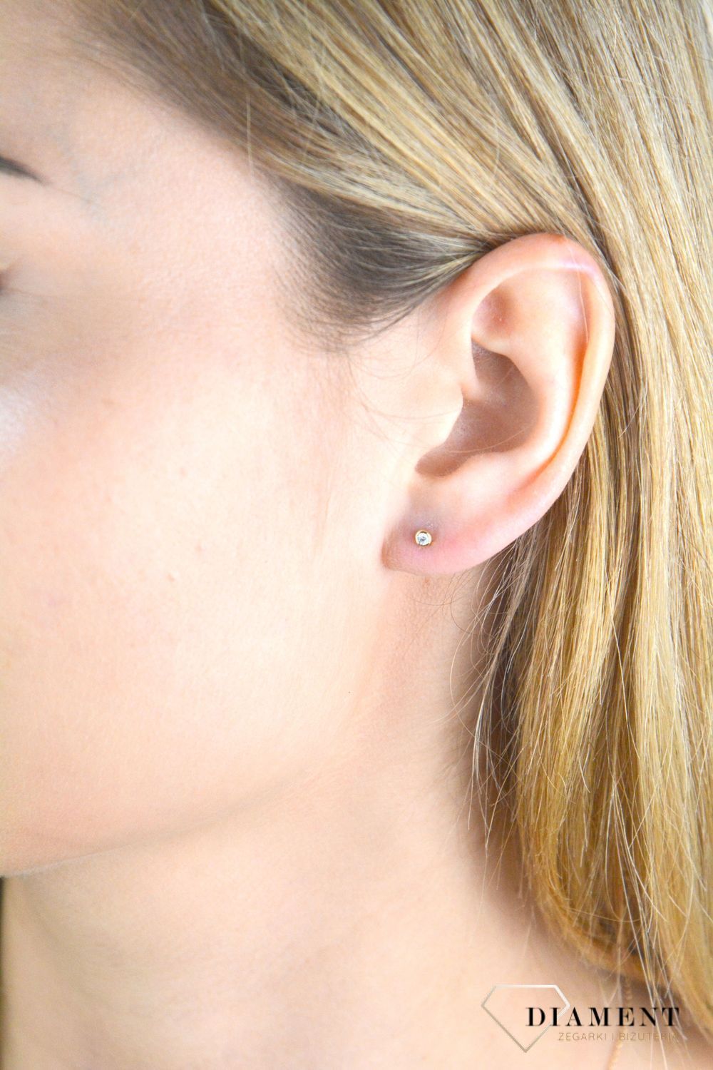 Kolczyki srebrne damskie z cyrkonią. Kolczyki srebrne pozłacane. Kolczyki wkrętki okrągłe pozłacane. Kolczyki z zakręcanym zapięciem na prezent. Srebrne biżuteria damska..jpg