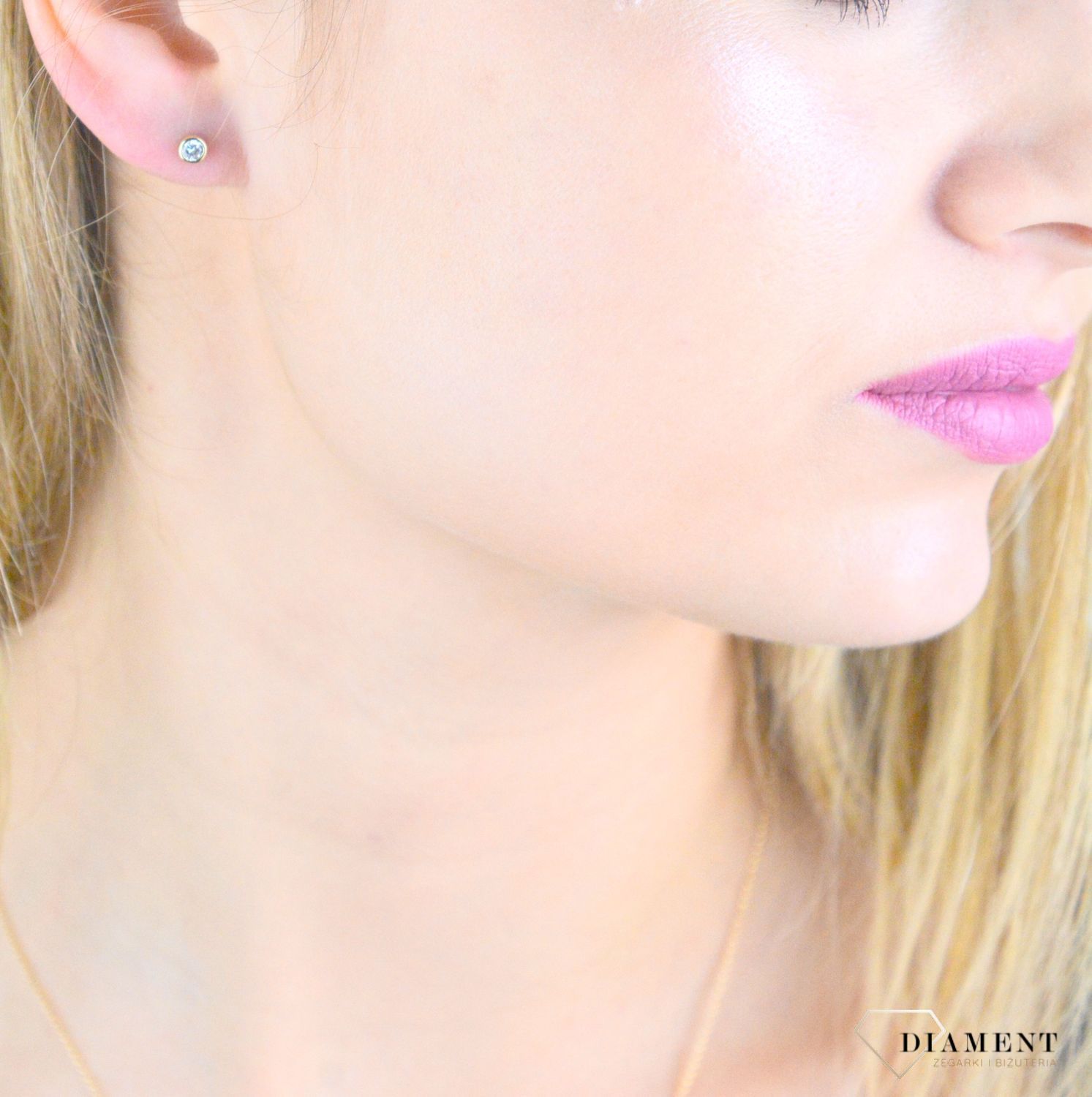 Srebrne kolczyki damskie 925 wkrętki z okrągłą cyrkonią SVLE1517XH2GO04.  Kolczyki srebrne damskie z cyronią. Kolczyki srebrne pozłacane. Kolczyki wkrętki okrągłe pozłacane. Kolczyki z zakręcanym zapięciem na prezent. Srebrne biżuteria damska..jpg